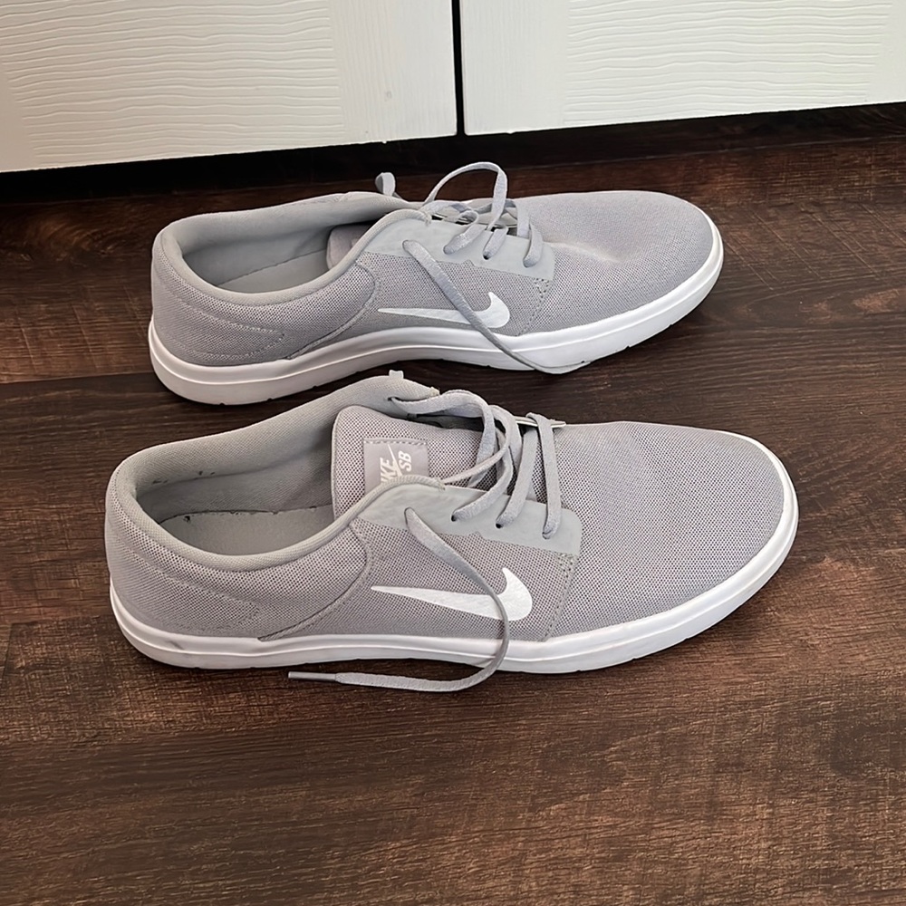 Mens Nike SB shoes in Size 12